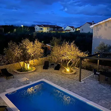 Villa Lio Mit Pool Linardići