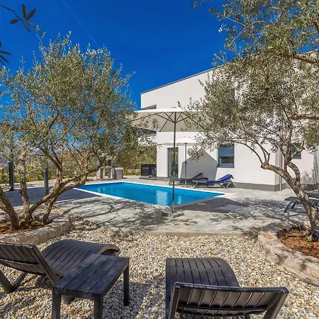 Villa Lio Mit Pool *