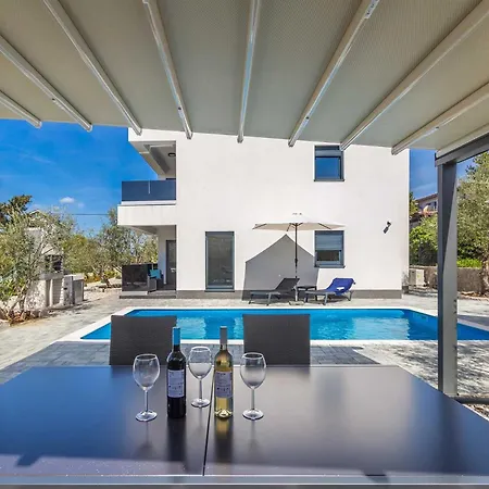 Villa Lio Mit Pool
