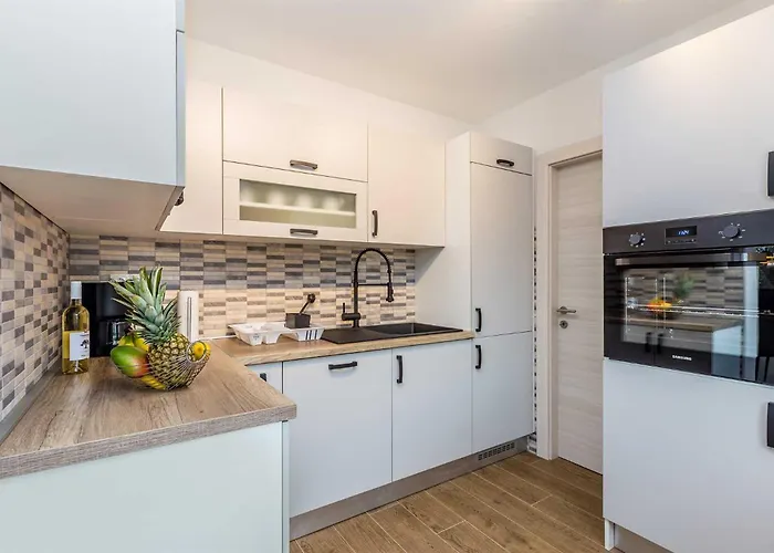 Lio Mit Pool Linardići