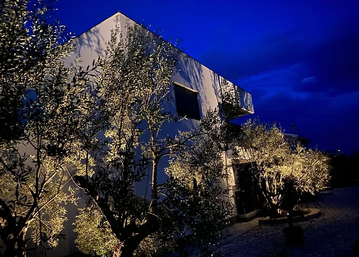 Lio Mit Pool * Linardići