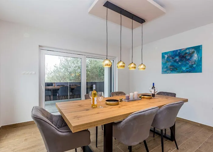 Lio Mit Pool Linardići