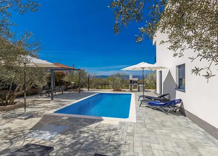 Lio Mit Pool * Linardići