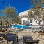 Villa Lio Mit Pool *