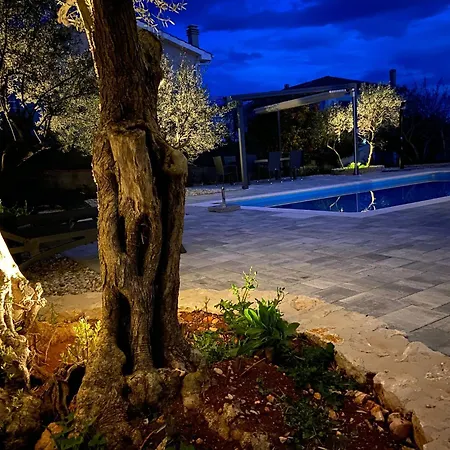 Villa Lio Mit Pool *