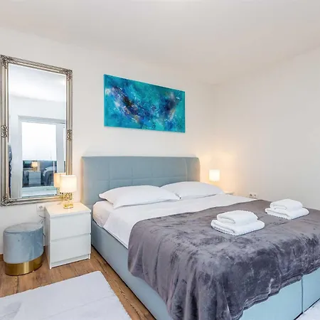 Lio Mit Pool * Linardici