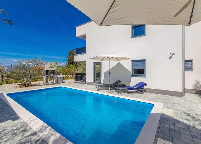 Lio Mit Pool * Linardići