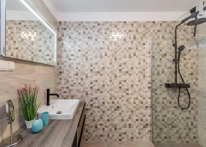 Lio Mit Pool Villa Linardići