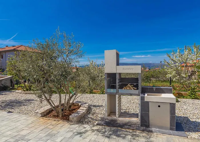 Lio Mit Pool Linardići