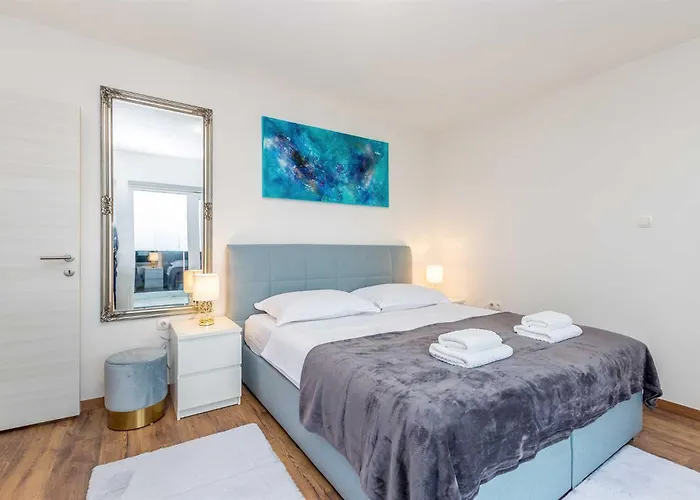 Lio Mit Pool * Linardici