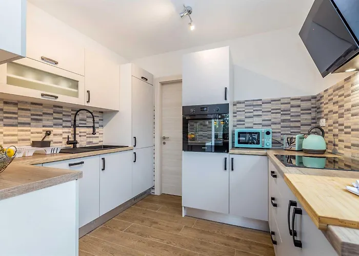 Lio Mit Pool * Linardici