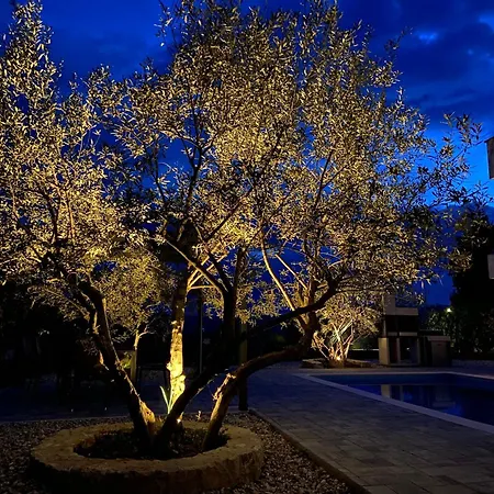 Lio Mit Pool Linardići